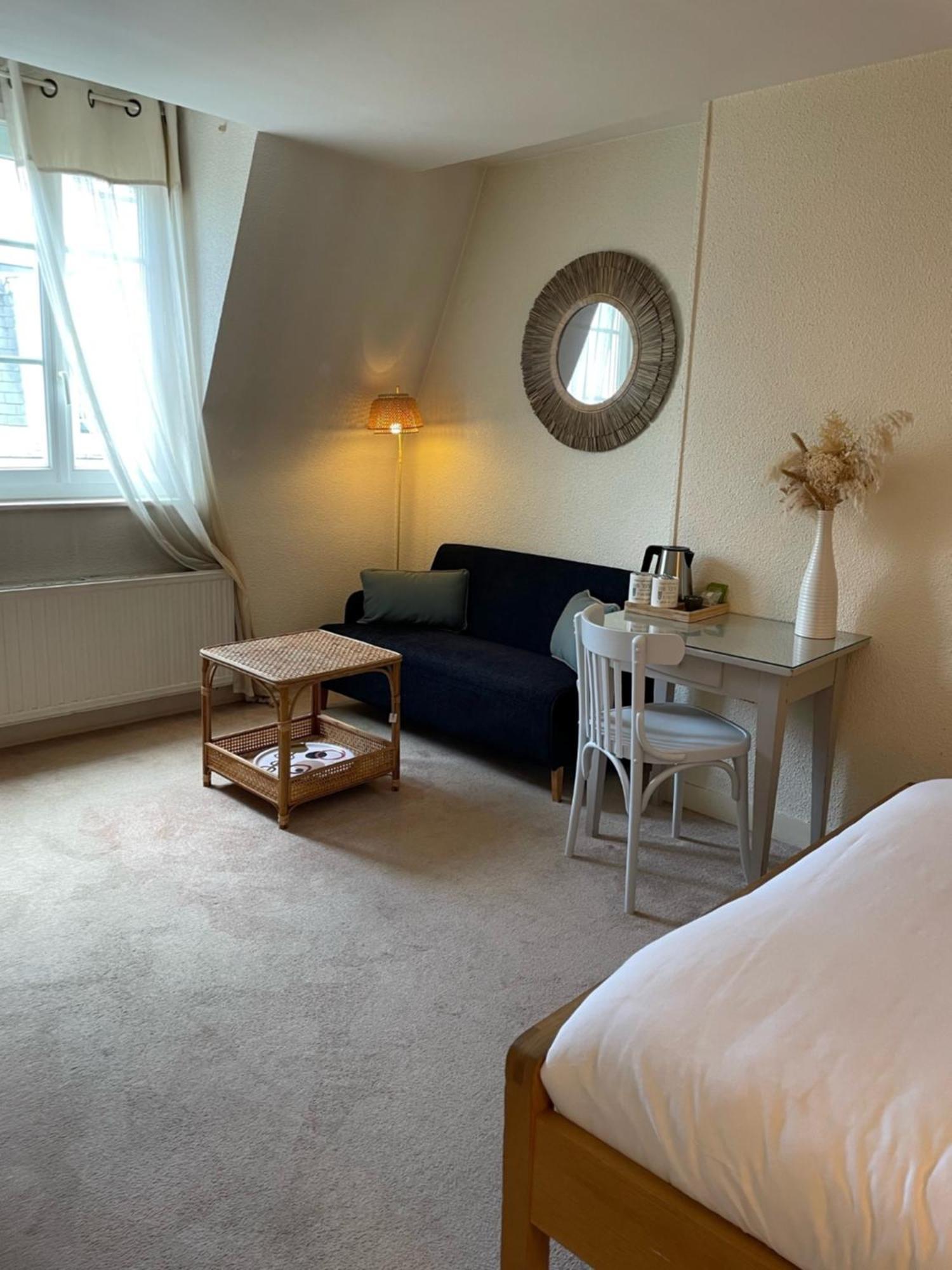 Hotel Des Falaises Villers-sur-Mer Exteriör bild